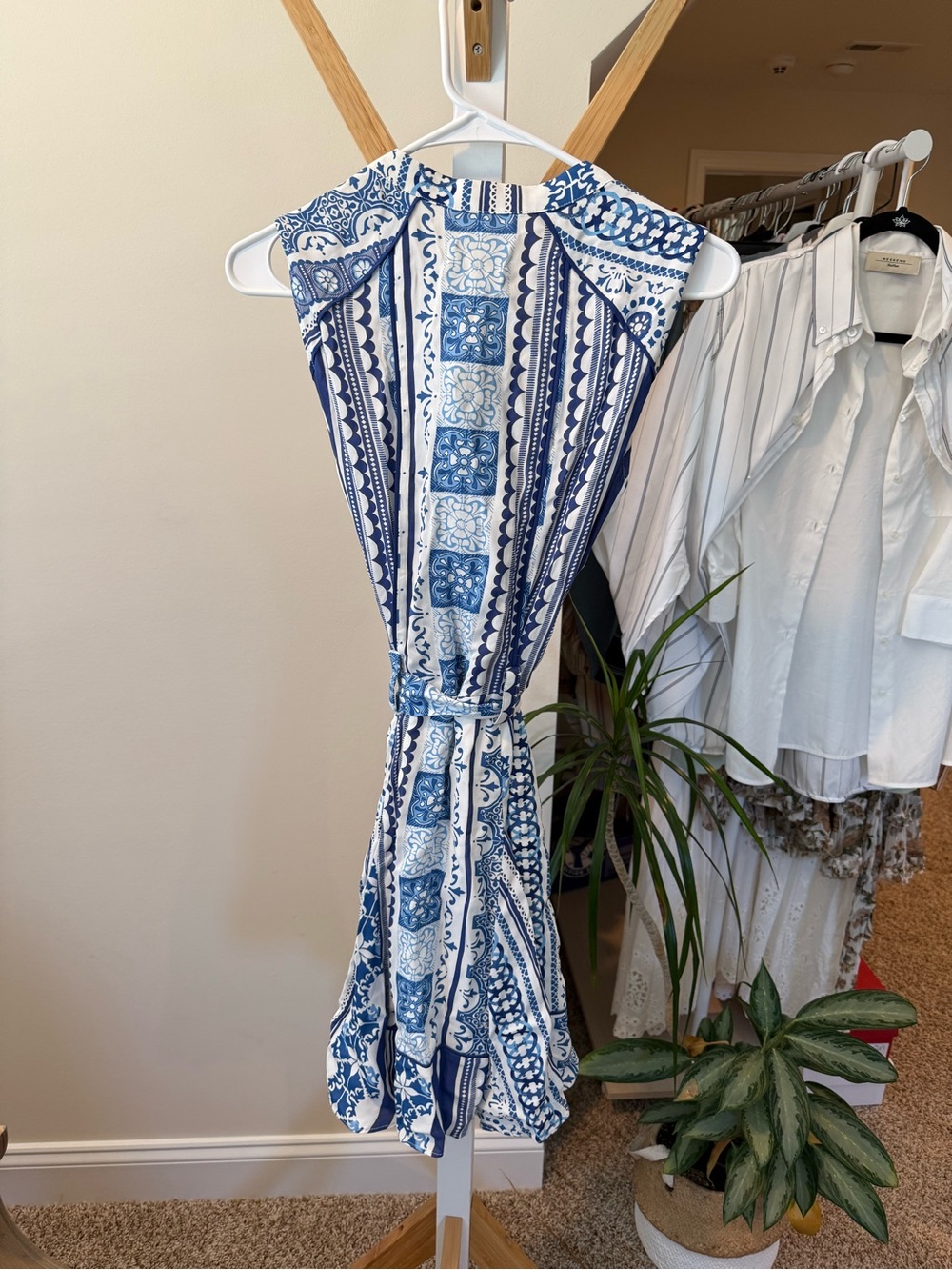 REISS Blue and White Printed Sleeveless Dress - Picture 4 of 5
